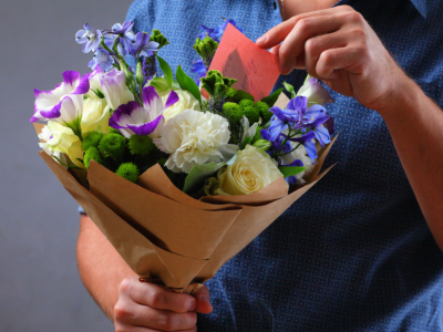 Conseil - Offrir des fleurs à un homme 