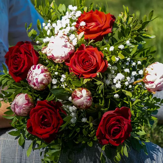 Bouquet rose rouge et pivoine pour fête des mères