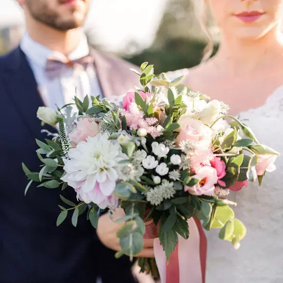 Bouquet de mariée fleuri pour un mariage romantique