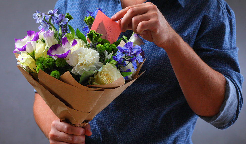 Conseil - Offrir des fleurs à un homme